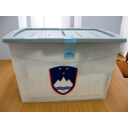 volitve_skrinjica.jpg<>Glasove volilcev je potrebno prešteti.