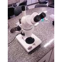 450px-Microscope-nova.jpg<>Z mikroskopom vidimo stvari povečane