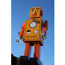 file000946474234.jpg<>Robot za svoje delovanje prejema energijo iz baterije.